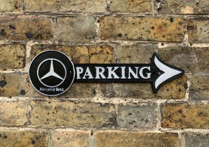 Mercedes parking arrow sign